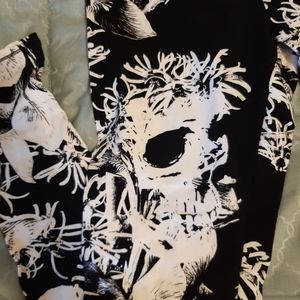 Black & white skeleton leggings new w tags size small